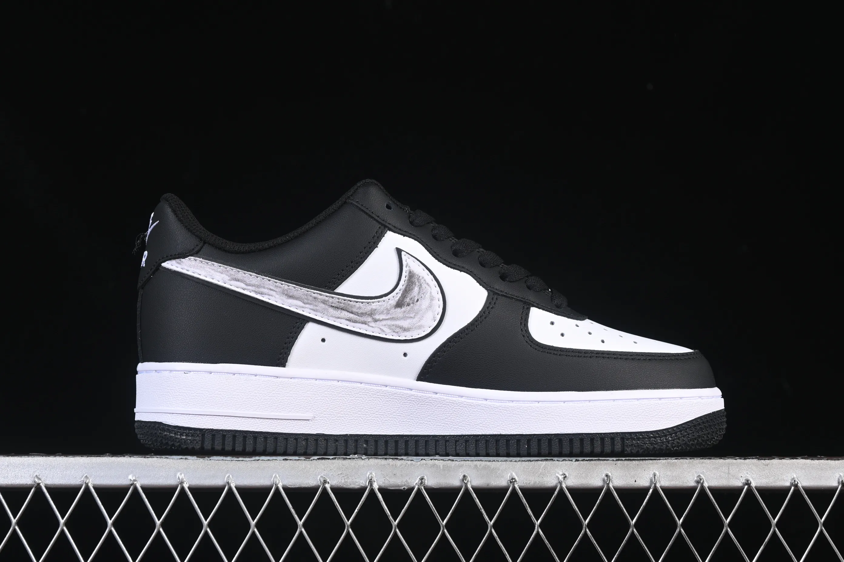 All categories Nk Air Force 1 Air Force series Nk Air Force 1 Low Air Force low-top Nike Air Force 1'07 Low black and white crack Air Force 1 low-top casual sneakers ZH0316-118